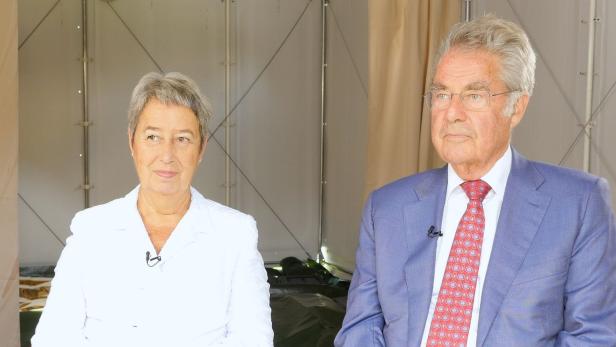Margit und Heinz Fischer besichtigten ein Shelterzelt. Der Altbundespräsident unterstützt das Projekt mit seiner Frau.