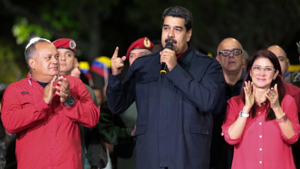 Venezuelas Präsident Nicolas Maduro (Mitte).