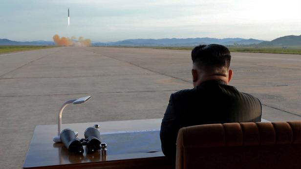 Der Führer und die Bombe: Kim Jong Un bei einem Raketenstart.