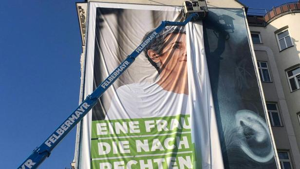 Das Grüne Wahlplakat am Naschmarkt wurde bereits am Montag entfernt.