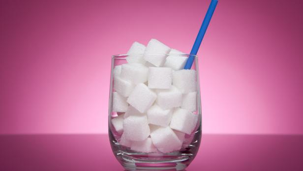 Die WHO empfiehlt maximal 6 bis 12Teelöffel Zucker pro Tag