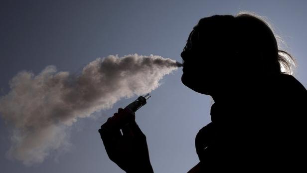 Werden dampfende Teenager später konventionelle Raucher?