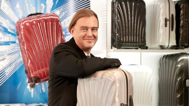 Samsonite-Europa-Präsident Arne Borrey mit einem Curv-Koffer.