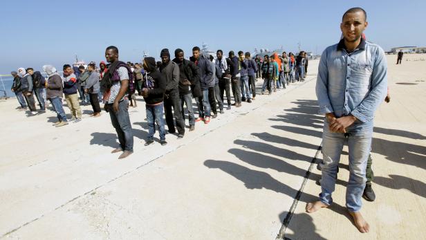 Von der libyschen Küstenwache gerettete Migranten.
