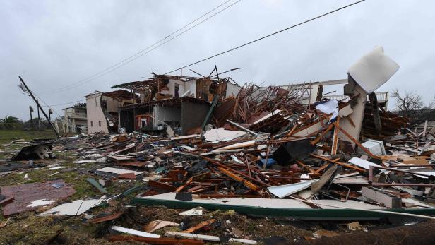 Ein zweistöckiges Wohnhaus in Rockport wurde zerstört