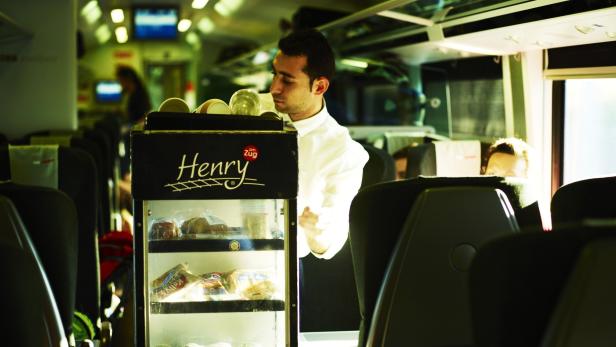 Henry am Zug verköstigt die ÖBB-Kunden