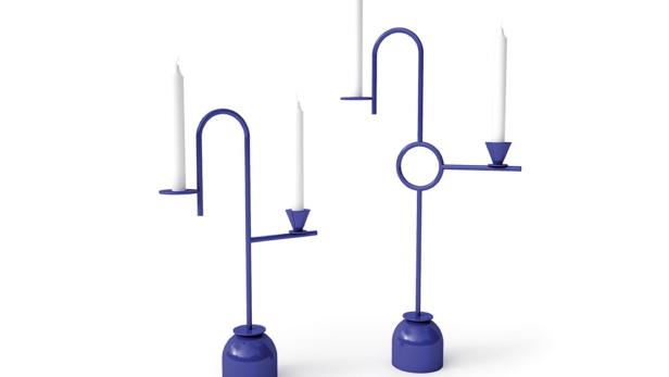Kerzenständer „Blue Candleholder“ von Dariel Studio für Cappellini in kräftigem Indigo-Blau. Ab € 696,– in zwei Größen (H: 34/55 cm) bei Designfunktion, Bauernmarkt 12, 1010 Wien, Tel. 01/533 29 87