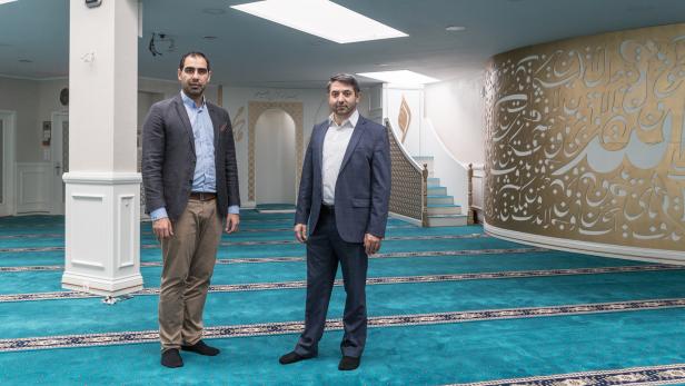 Erciyas (li.) und Arslan laden in die Aziziye-Moschee in der Wiener Plunkergasse ein.