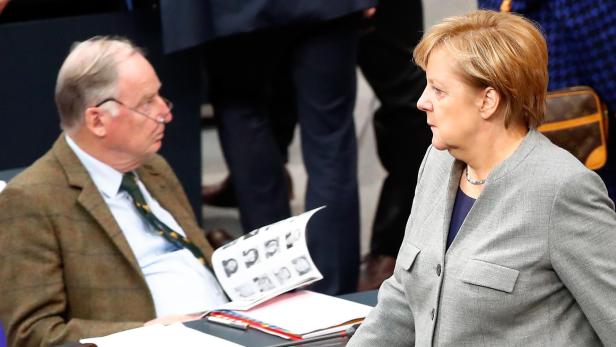 Das werden anstrengende vier Jahre: AfD-Mann Gauland und Kanzlerin Merkel