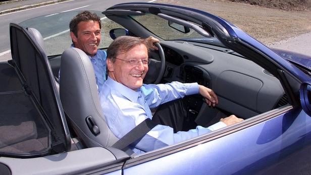 Symbolbild für Schwarz-Blau: Schüssel steigt in den Porsche des &quot;einfachen Parteimitglieds&quot;