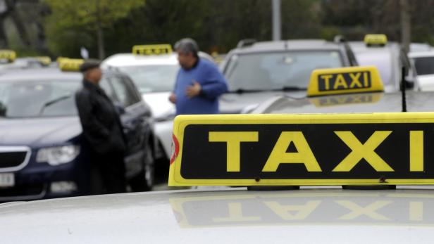 Laut Anklage gab es Taxilizenzen gegen Schmiergeld