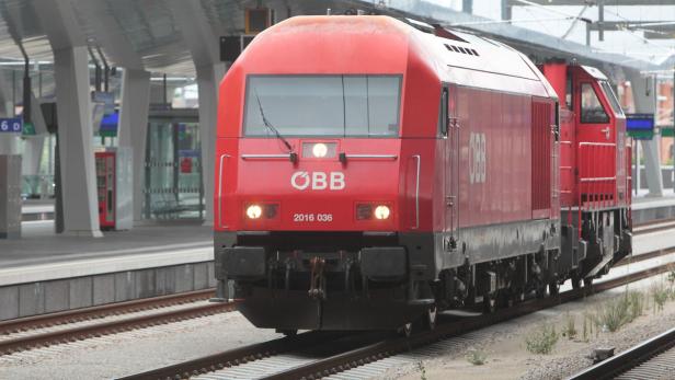 Ein Zug am Wiener Hauptbahnhof.