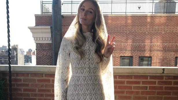 Model trug 3 Valentino-Kleider zu ihrer Hochzeit