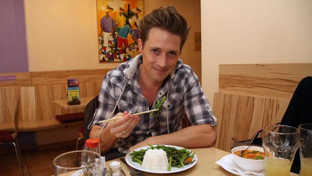Unterwegs mit Lukas Perman in seinem Lieblingsrestaurant &quot;Thai Isaan kitchen&quot; in der Gumendorfer Straße. Wien, am 19.10.2017.