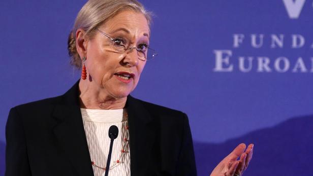 Benita Ferrero-Waldner 2015 beim Chile-EU -Forum