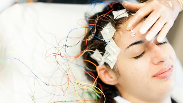 EEG (Motivbild): Die Forscher wollen Landkarten des Gehirns erstelen.