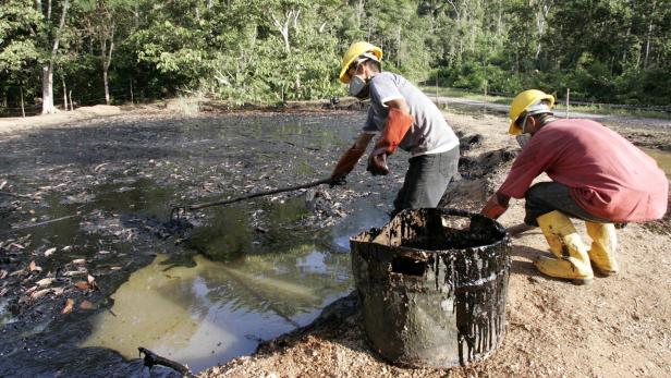 Statt Ecuadors Bevölkerung hat der Verursacher der Ölpest kassiert