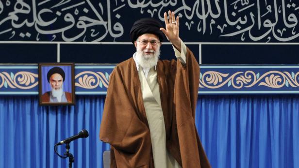 Ayatollah Ali Khamenei bei seinem Auftritt am 2. November