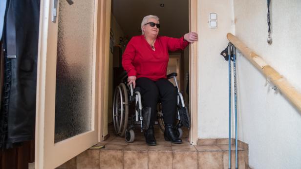 Rosina Roth braucht seit acht Jahren den Rollstuhl