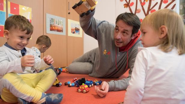 Der Kindergarten ist für Rainer Weiß, Elementarpädagoge in Ottakring, die „Schule des Miteinanders“.
