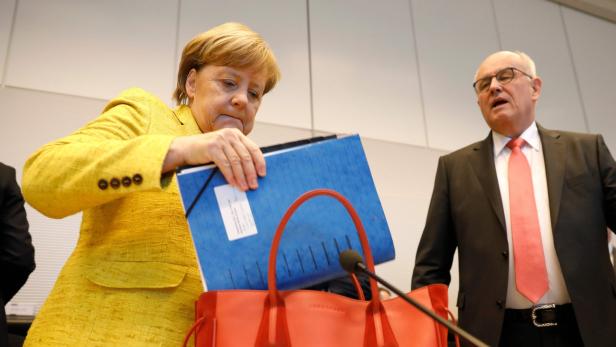 Angela Merkel bei einer Klubsitzung von CDU und CSU