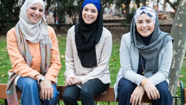 Die Autorinnen von links: Amani Abuzahra, Soufeina Hamed, Dudu Kücükgöl
