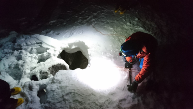 45-Jähriger stürzte durch Schneeloch 30 Meter in die Tiefe