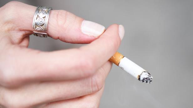 24% greifen täglich zur Zigarette.