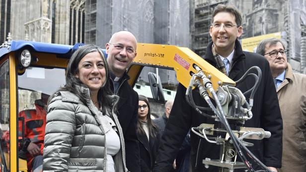 Maria Vassilakou, Dompfarrer Toni Faber und Markus Figl.