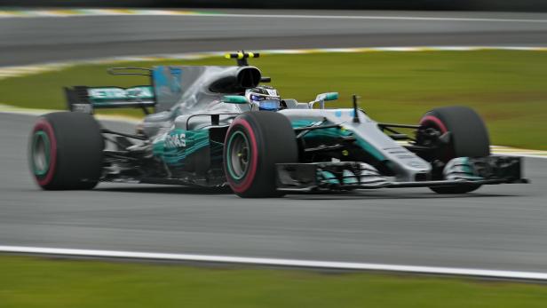 Bottas sicherte die Pole Position für Mercedes.