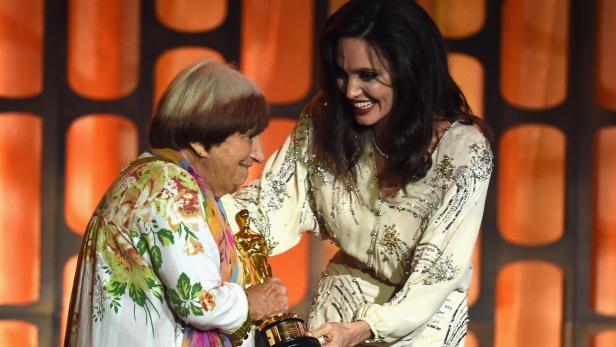 Agnès Varda bekam Ehren-Oscar von Angelina Jolie überreicht