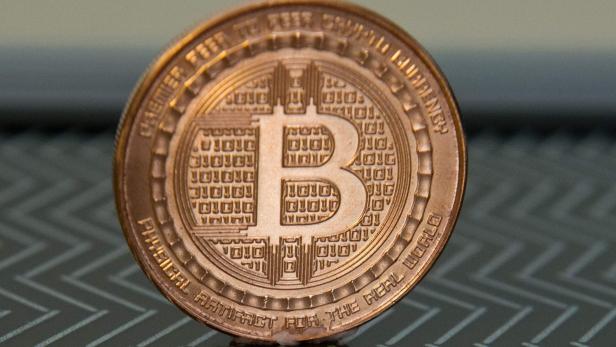 Eine Bitcoin-Medaille.