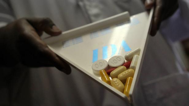 FILES-UGANDA-AIDS-TREATMENT .