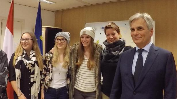 Der ehemalige Bundeskanzler Werner Faymann brachte österreichischen Lehrlingen die EU-Institutionen in Brüssel näher.