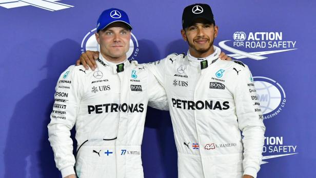 Valtteri Bottas (li.) und Lewis Hamilton bilden die erste Startreihe in Abu Dhabi.