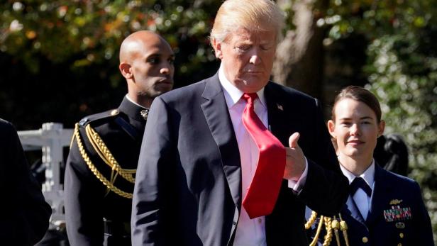 Ich und meine Krawatte: Trump blieb zuletzt auf Polit-Gipfeln isoliert