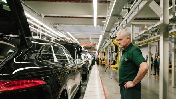 Jose Mourinho beaufsichtigt Produktion seines Jaguar F-Pace