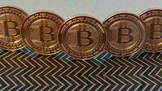 Berg- und Talfahrt bei Bitcoin: Digitalwährung stürzt ab