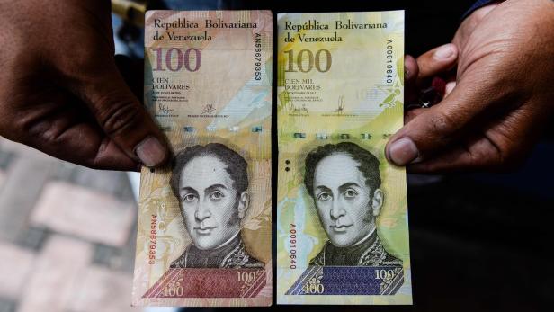 Astronisch hohe Inflation: 100.000-Bolivar-Note (re.) und alter „100er“