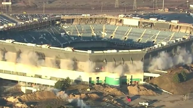 Video: Ein Stadion "wehrt" sich gegen seine Sprengung