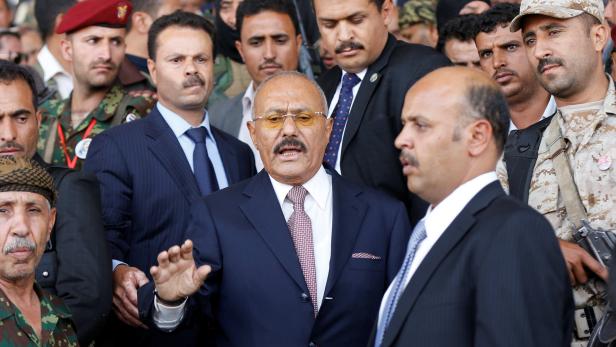 Ali Abdullah Saleh umringt von Bodyguards im August 2017.