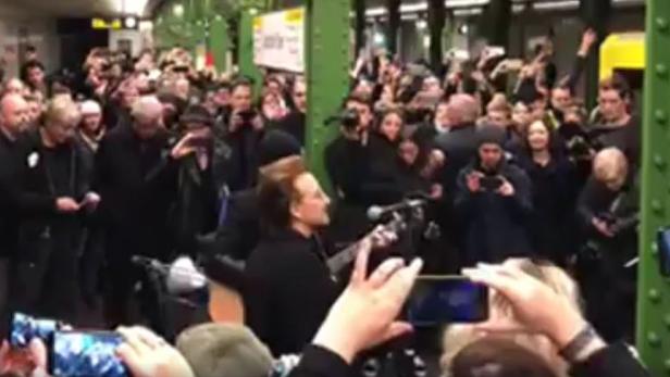 U2 gab Konzert im Berliner Untergrund