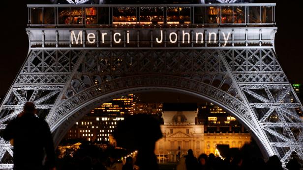 &quot;Merci Johnny&quot; stand am Eiffelturm