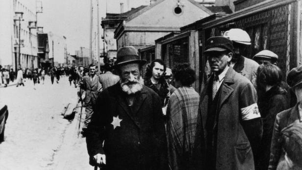Männer im Warschauer Getto um 1940.