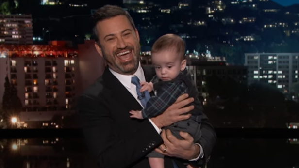 Gerührter Jimmy Kimmel moderiert mit krankem Sohn