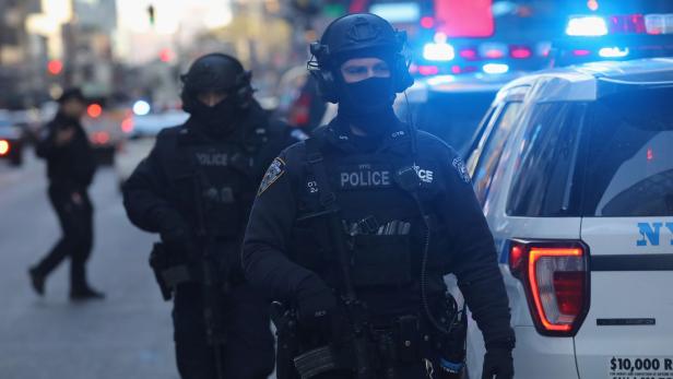 US-TERROR-SUSPECT-EXPLODES-BOMB-AT-NY'S-PORT-AUTHO