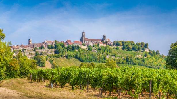 Vézelay: Wallfahrtsort mit Abtei und Basilika inmitten von Weinbergen
