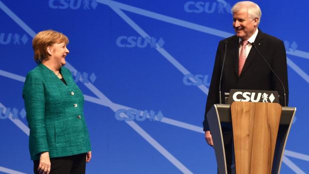 Haben sich wieder gern: Merkel und Seehofer