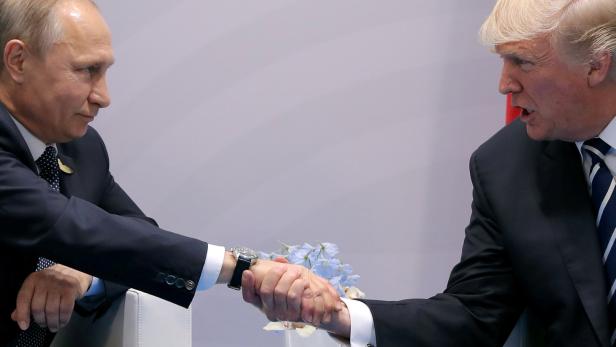 07. Jänner: Putin – CIA, NSA und FBI kommen in einem Bericht zum Schluss, dass Russlands Präsident Wladimir Putin persönlich hinter einer Kampagne gestanden sei, die zum Ziel hatte die US-Präsidentenwahl zugunsten Donald Trumps zu beeinflußen. Beim G20-Gipfel im Mai trafen die beiden einander erstmals als Präsidenten.