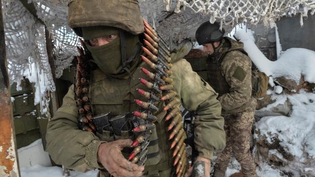 Ukrainische Soldaten an der Front – sie könnten jetzt moderne US-Panzerabwehrwaffen erhalten.